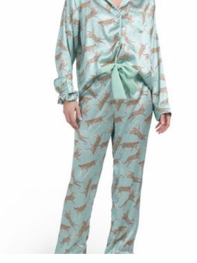 8 Oak Lane Satin Pajama set. Leopard print Mint green size L/XL